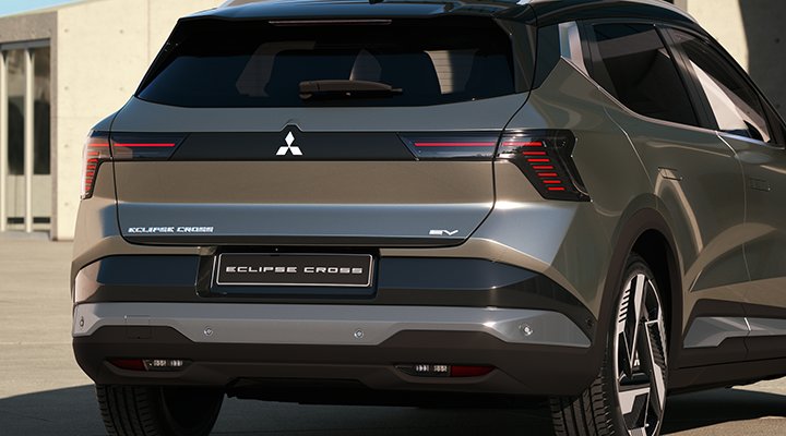 Nové Mitsubishi Eclipse Cross BEV: Ozdobná lišta pátých dveří
